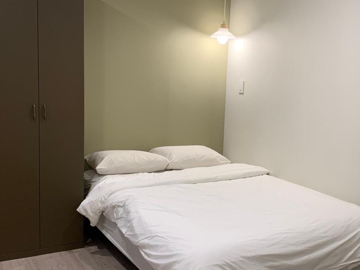 Upflo Hostel Сеул Экстерьер фото