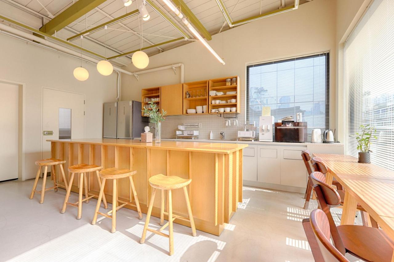 Upflo Hostel Сеул Экстерьер фото